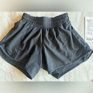 Lululemon Hotty hot LR shorts 4”